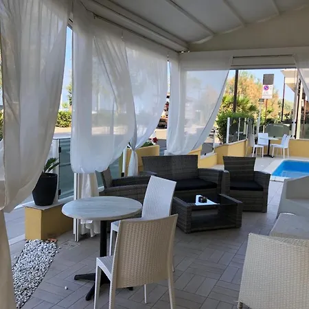 Costazzurra By Interlux מלון