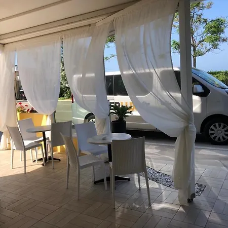 Costazzurra By Interlux מלון